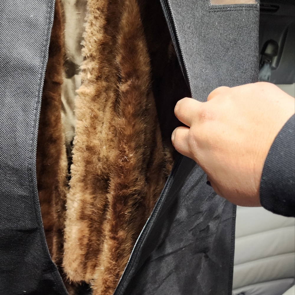 Canadian Fur Comapany mink stole - Picture 3 of 3